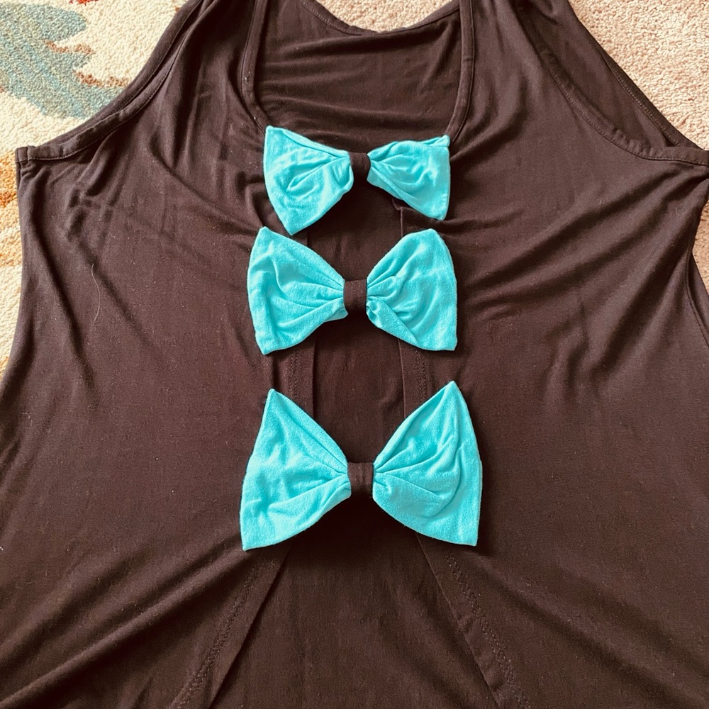NWOT - Adorable Women’s Black Tank Size XL & on back are 3 Beautiful Teal Bows